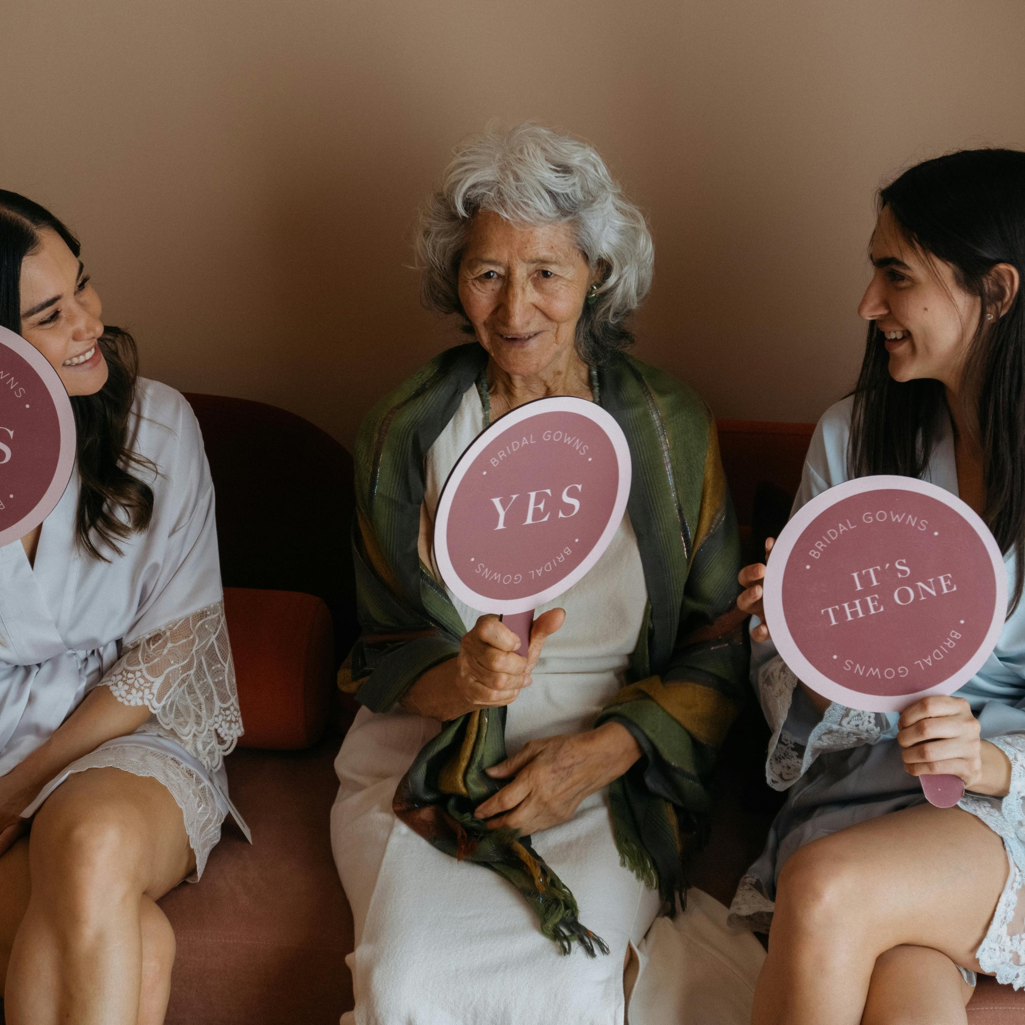 Virtual bridal consultation for wedding dress guidance