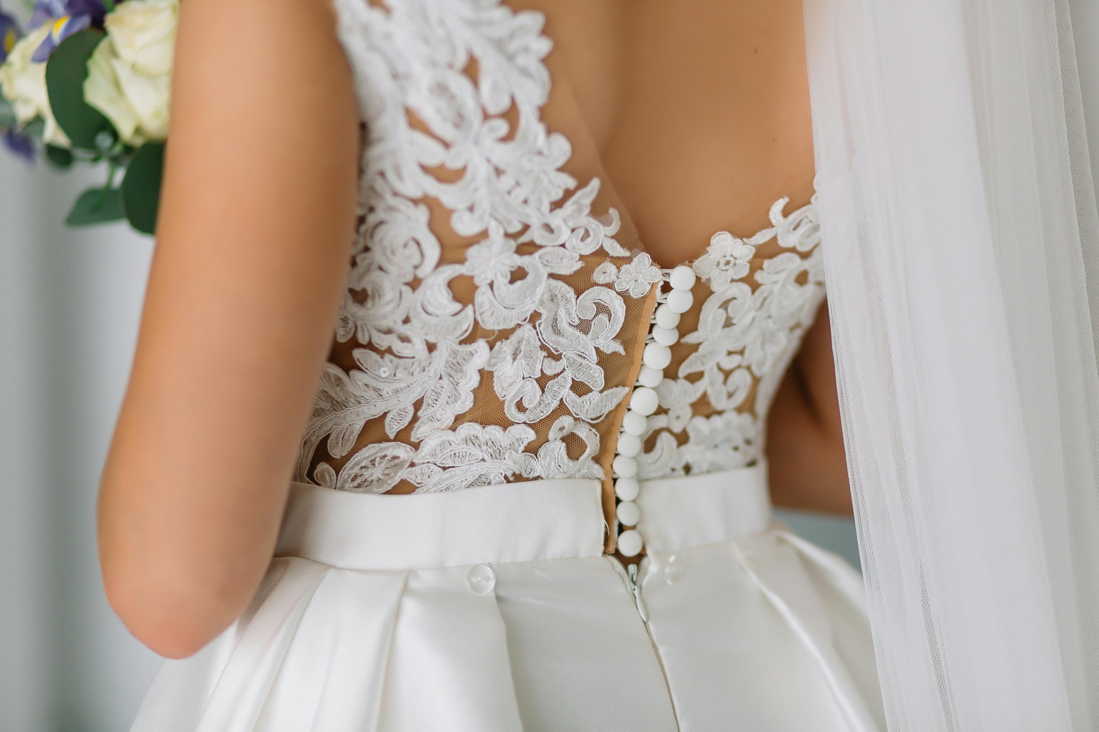 Bride waiting to wal;k down the aisle