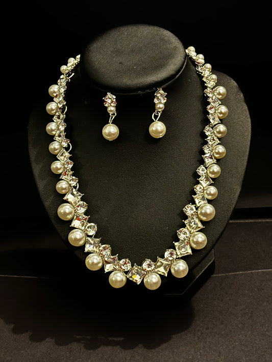 Crystal And Pearl Necklace Set