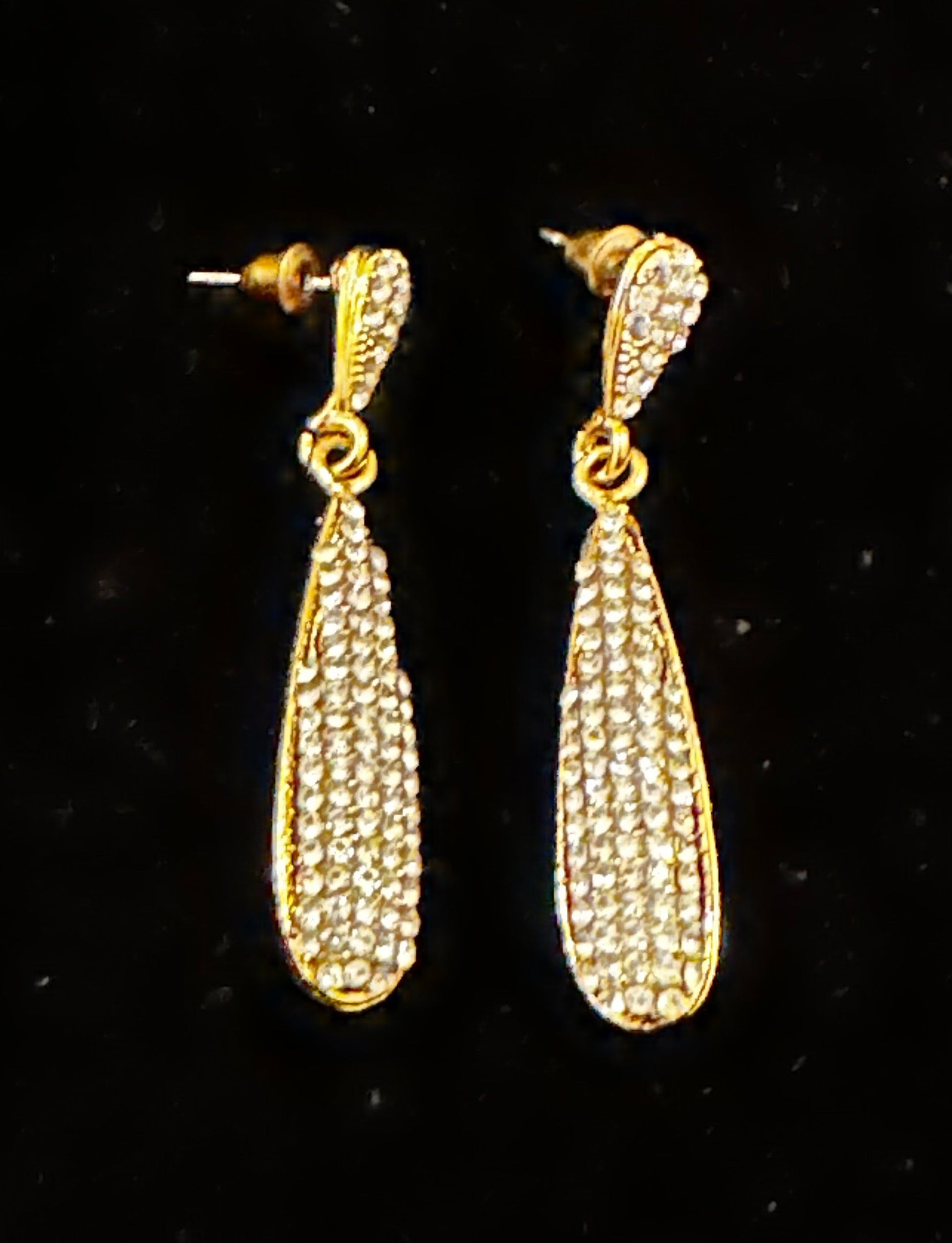 Timeless Gold Teardrop Earrings for the Modern Bride