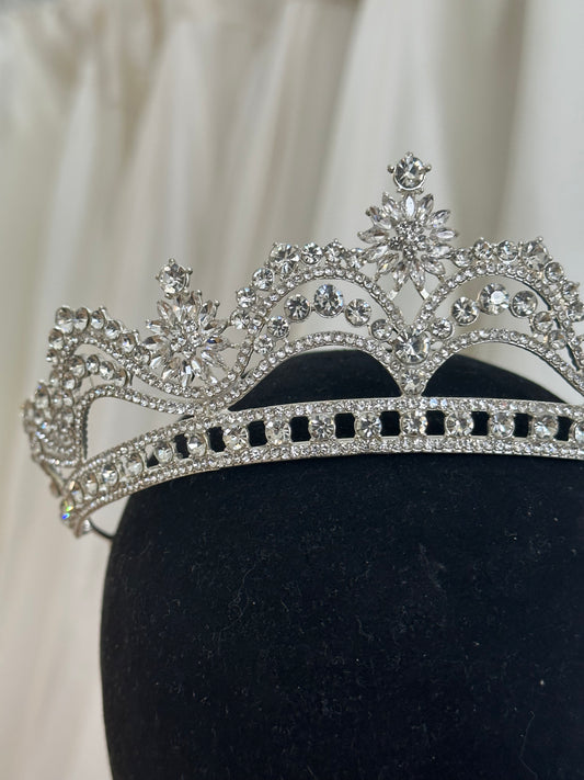 A Queen’s Crown