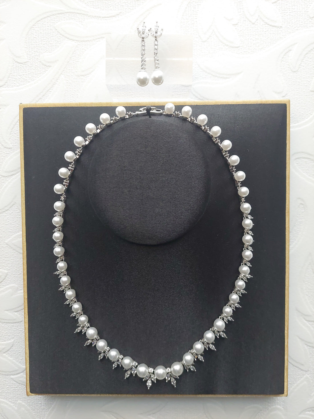 Pearl Rhinestone Necklace Set