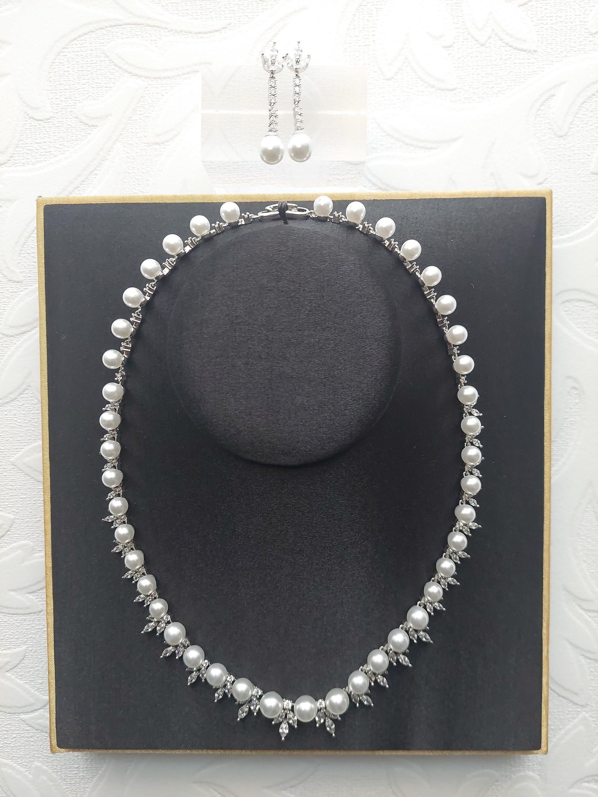 Pearl Rhinestone Necklace Set