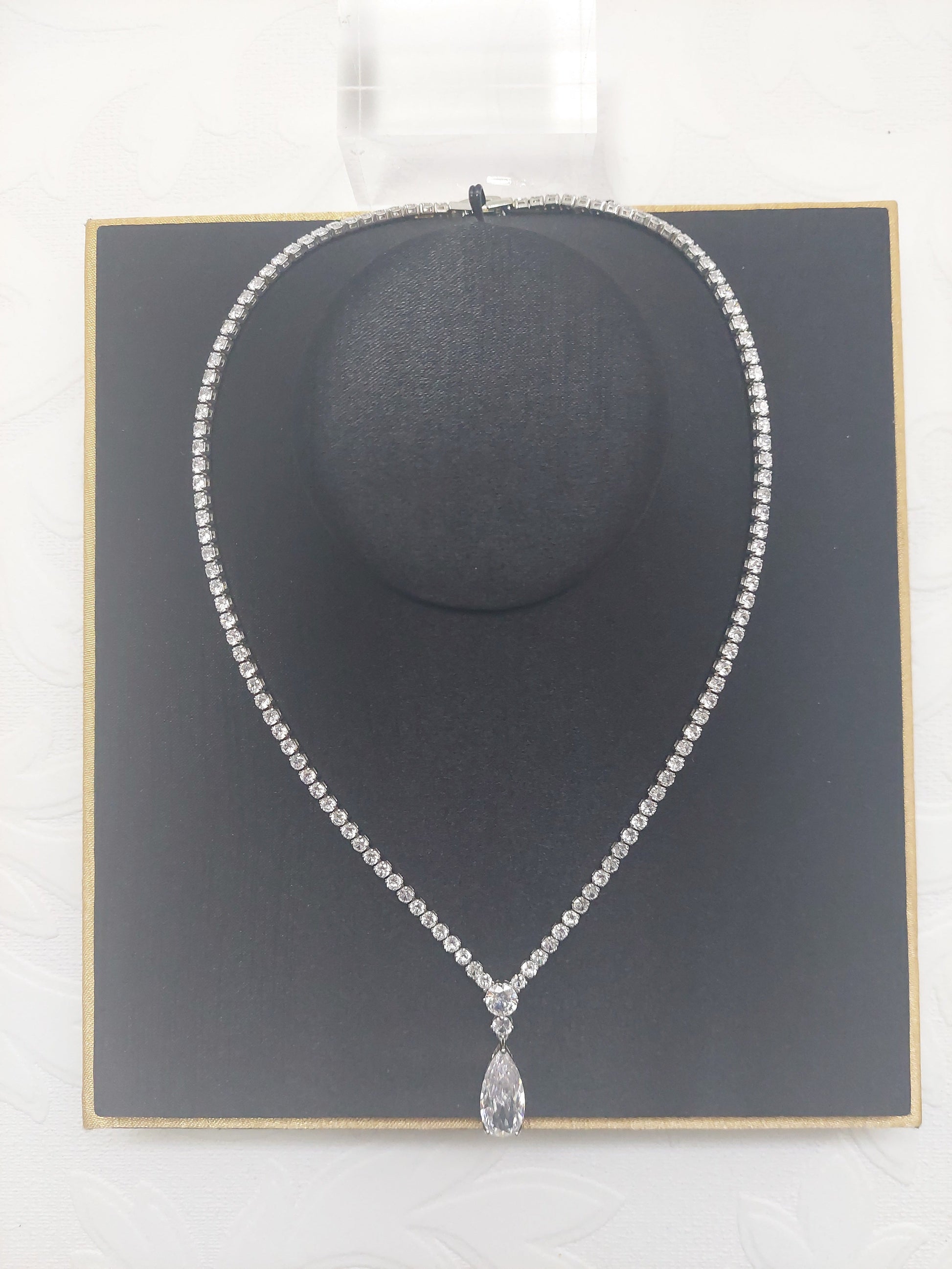 Rhinestone Slim Teardrop Necklace