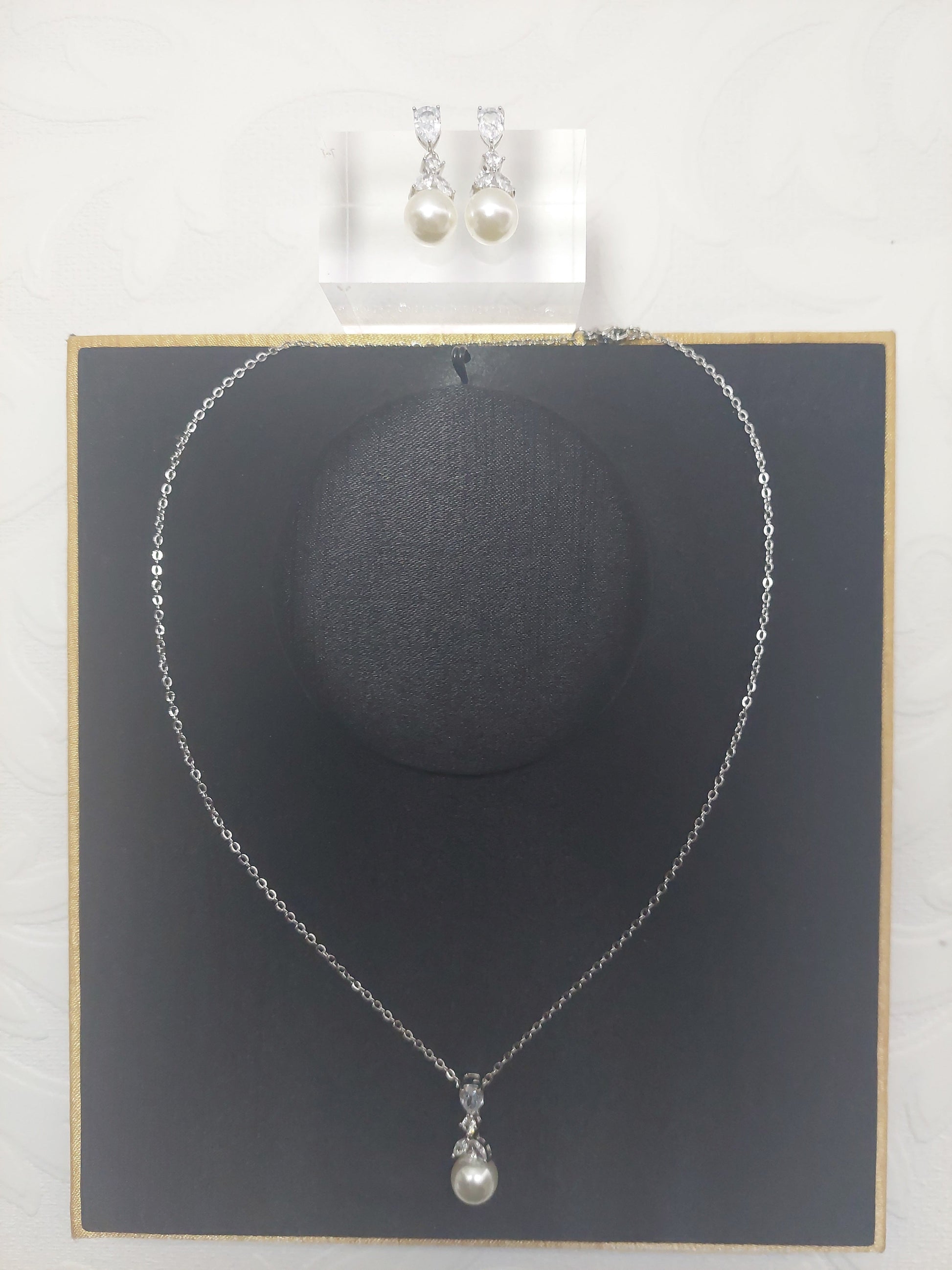 Rhinestone and Pearl Necklace Set