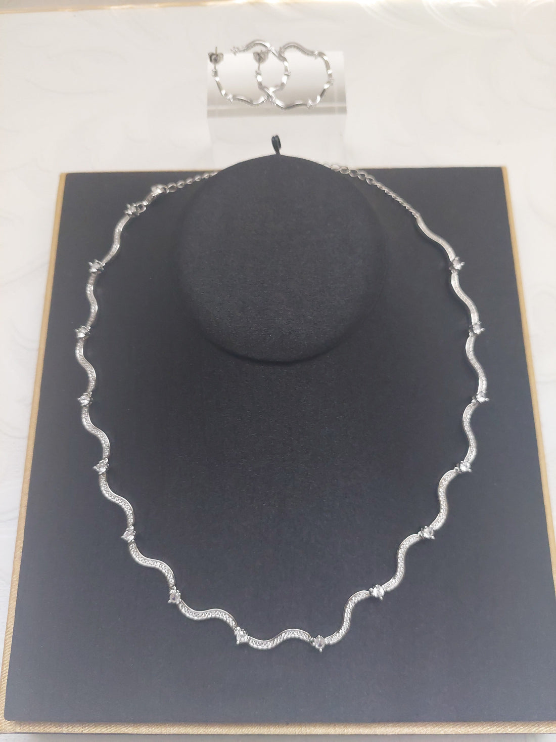 Wavy Chocker Style Necklace Set