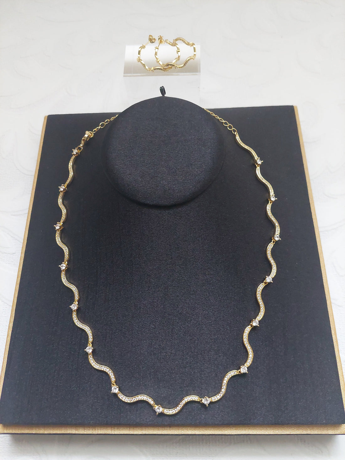 Wavy Chocker Style Necklace Set