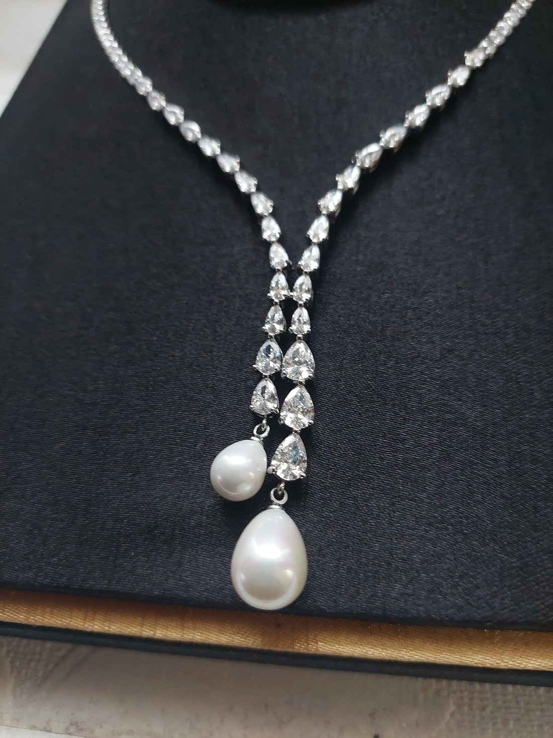 Double Teardrop Pearl Necklace Set