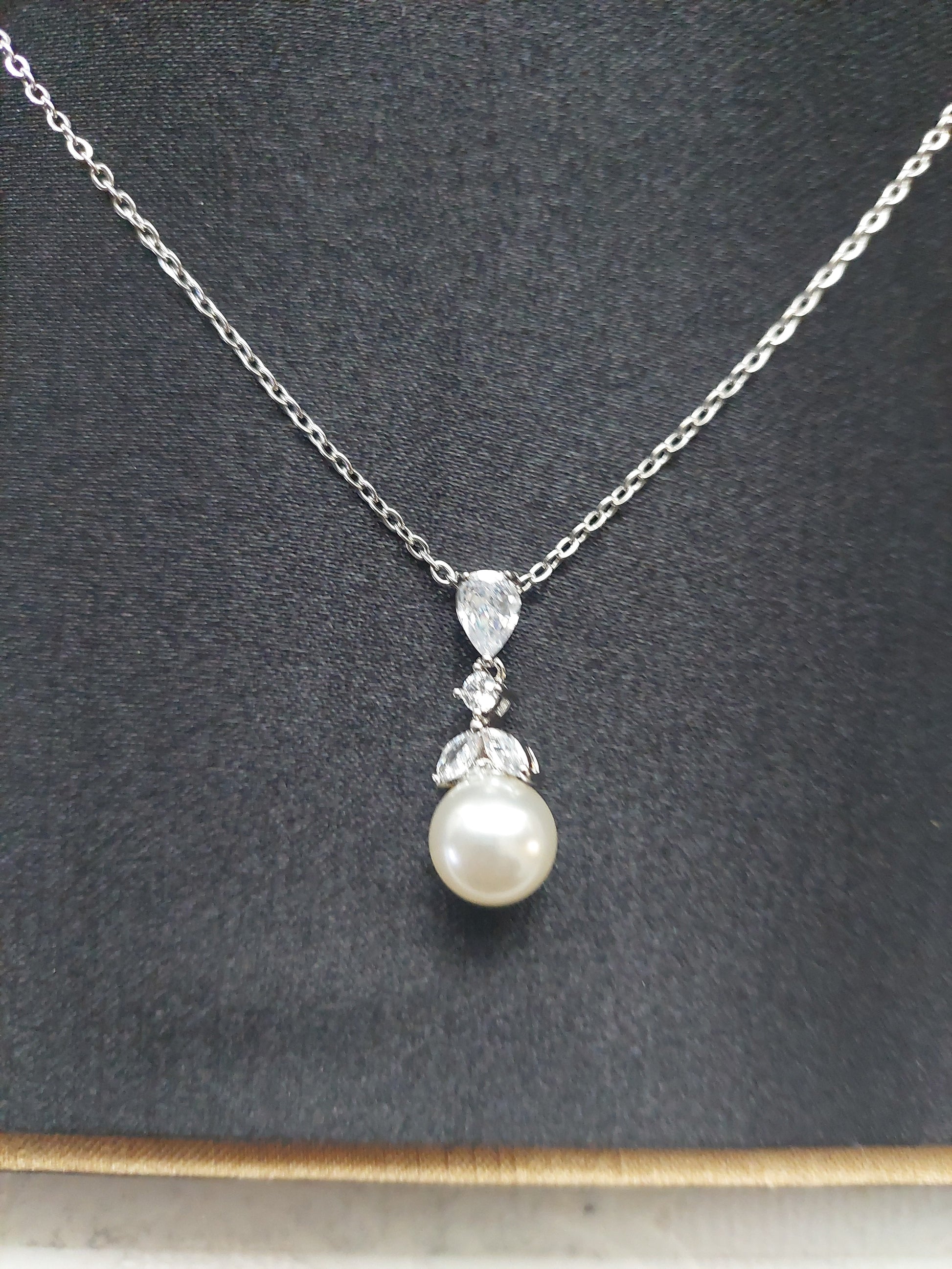 Rhinestone and Pearl Necklace Set