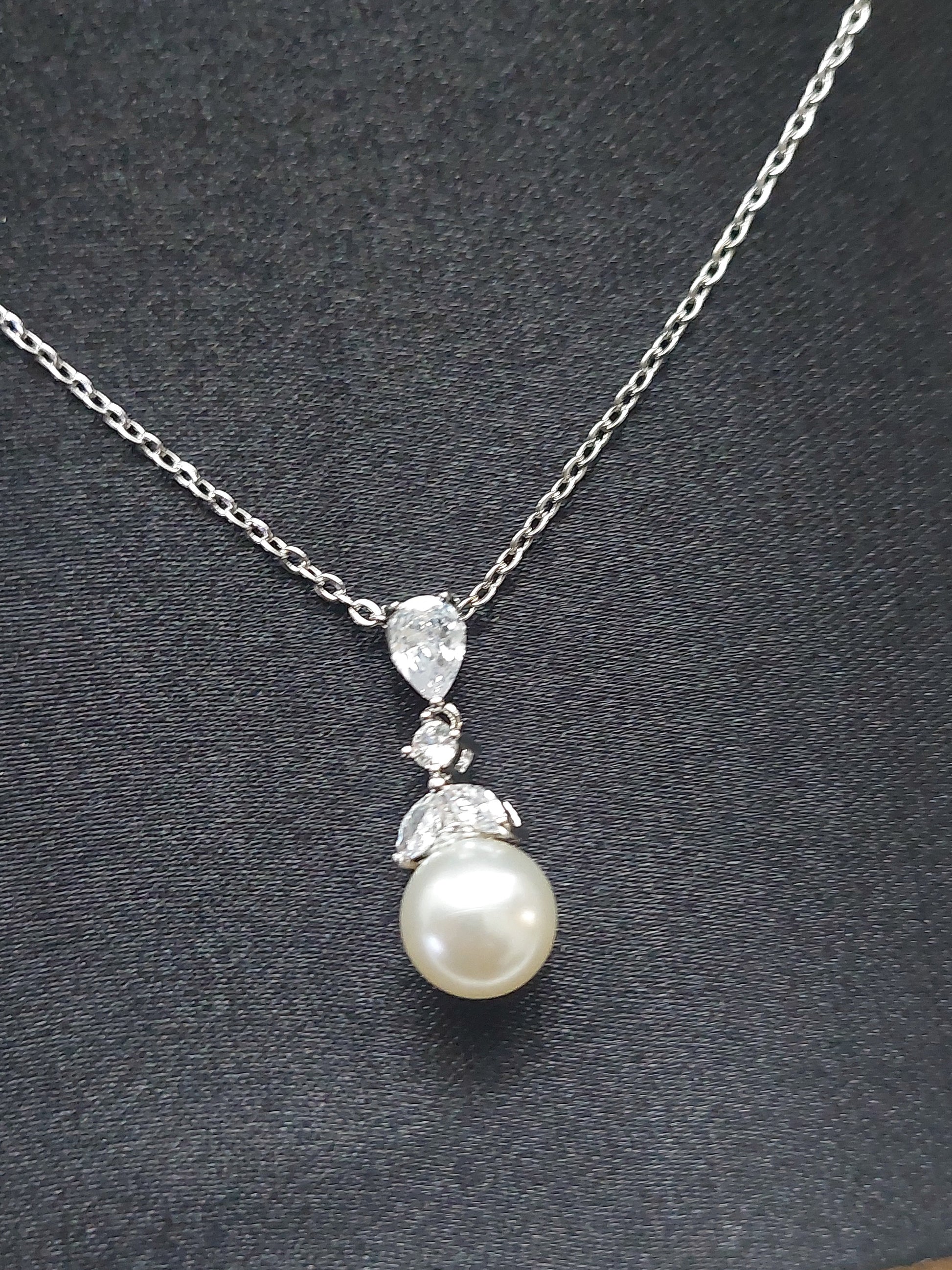 Rhinestone and Pearl Necklace Set