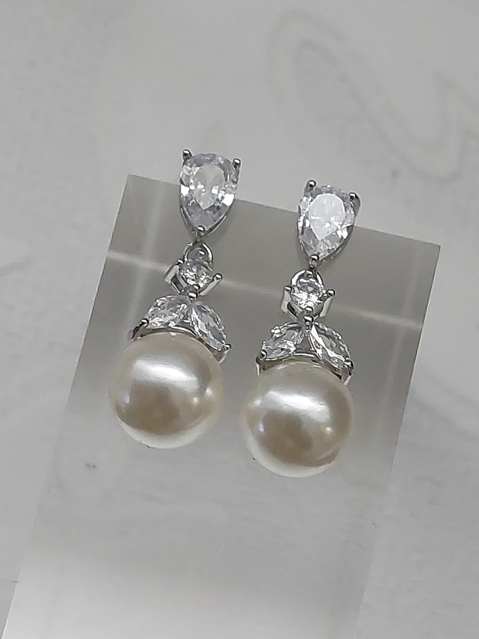 Rhinestone and Pearl Necklace Set