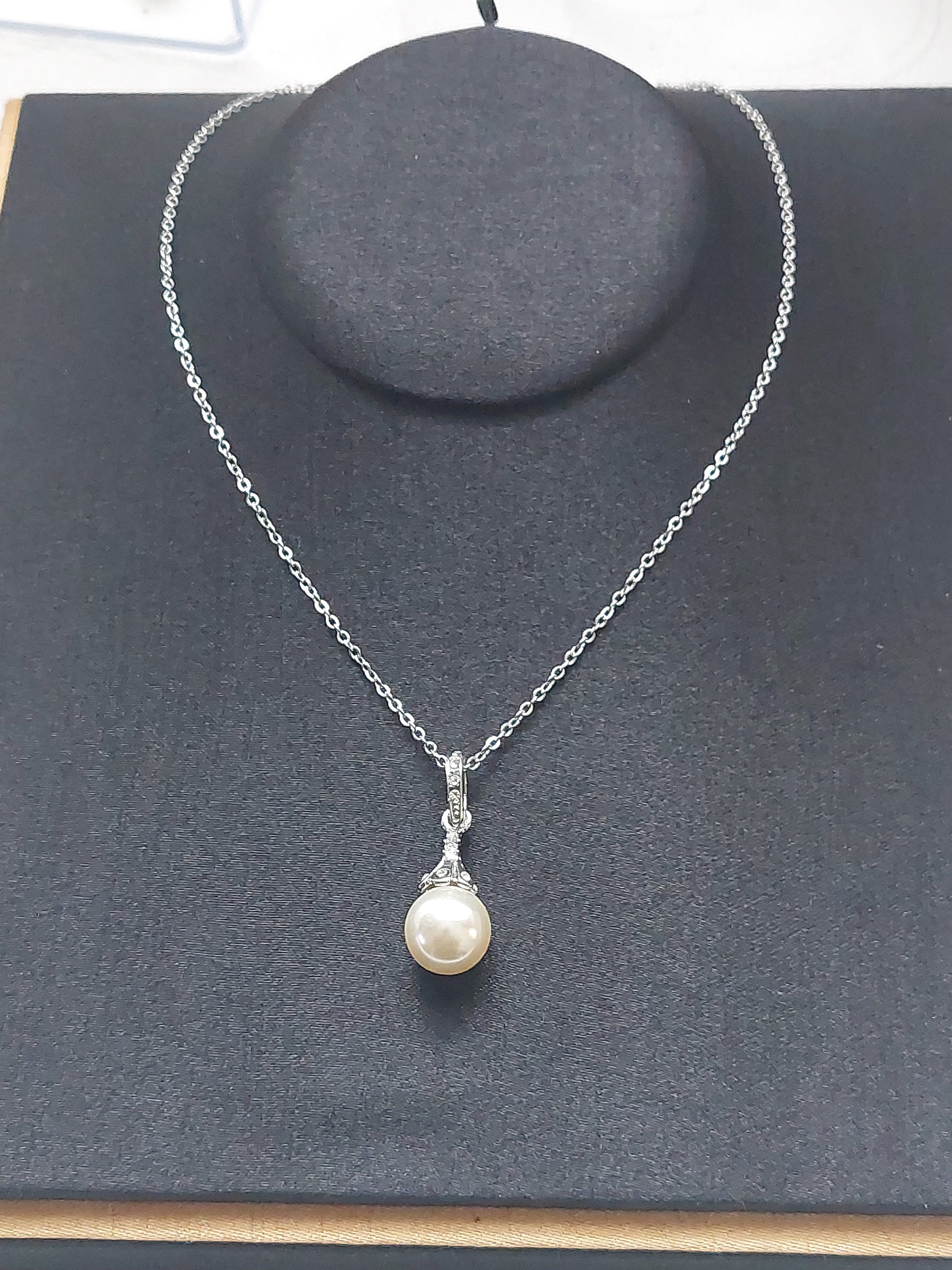 Vintage Styled Pearl Necklace