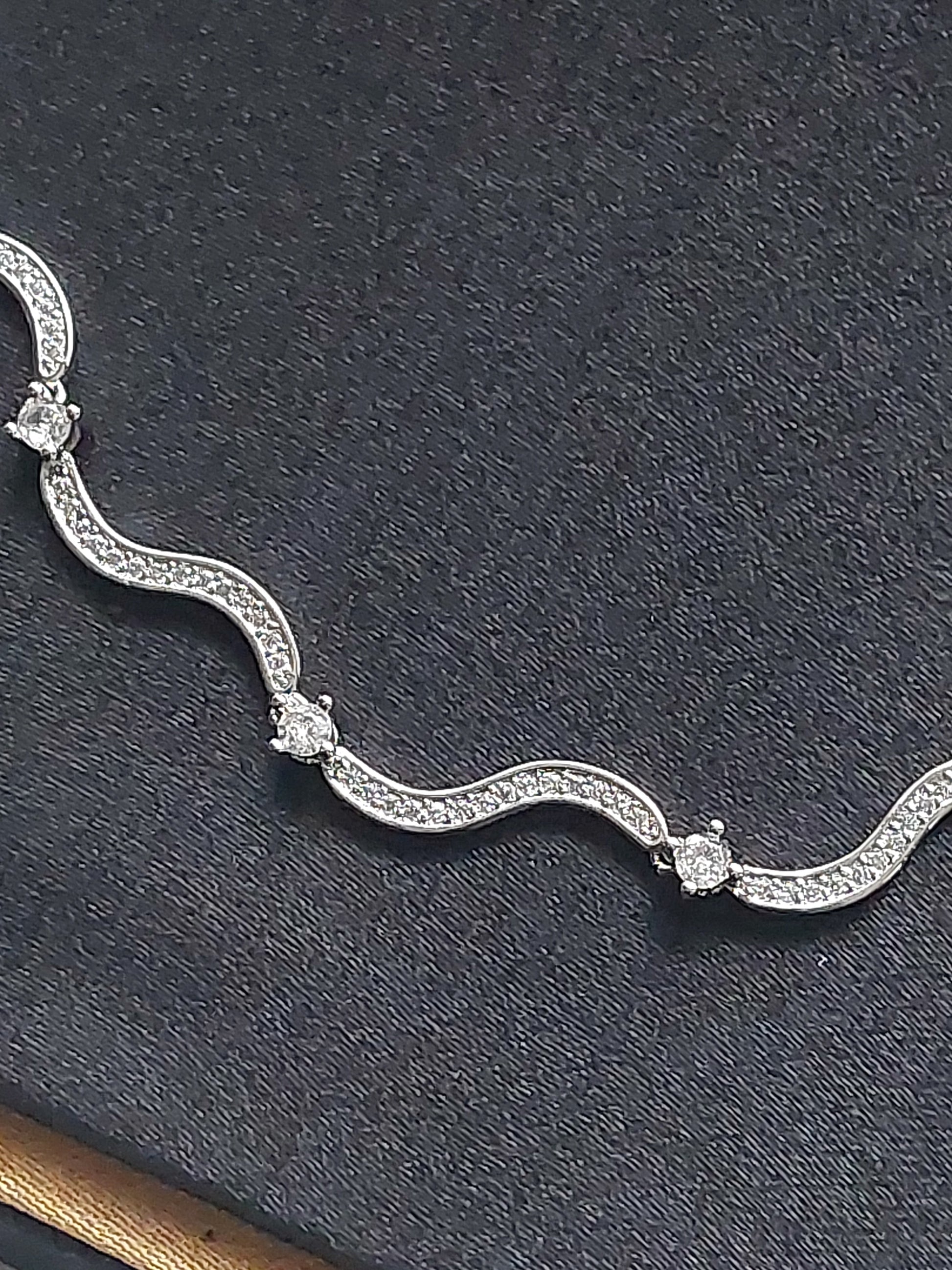 Wavy Chocker Style Necklace Set