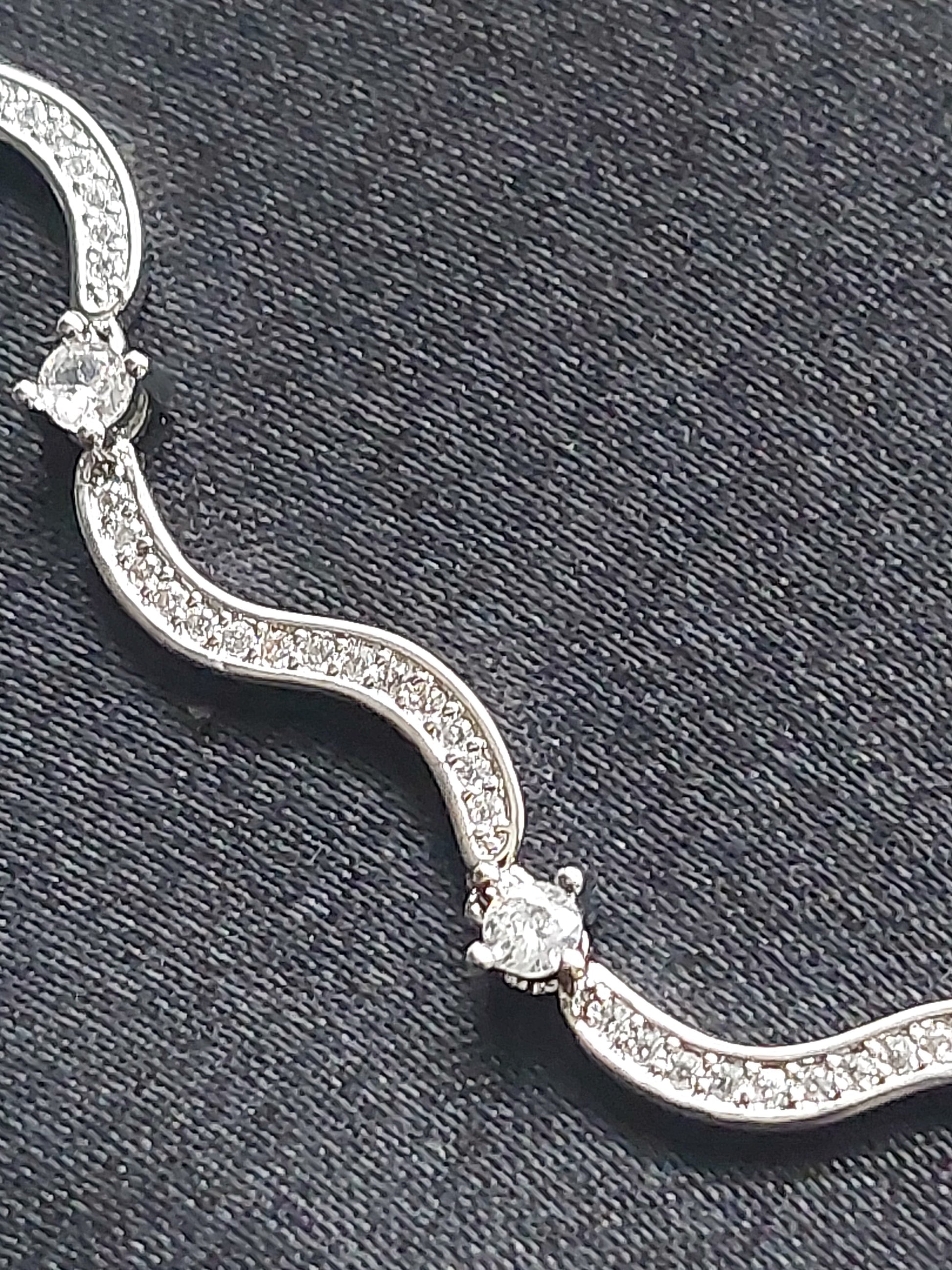 Wavy Chocker Style Necklace Set