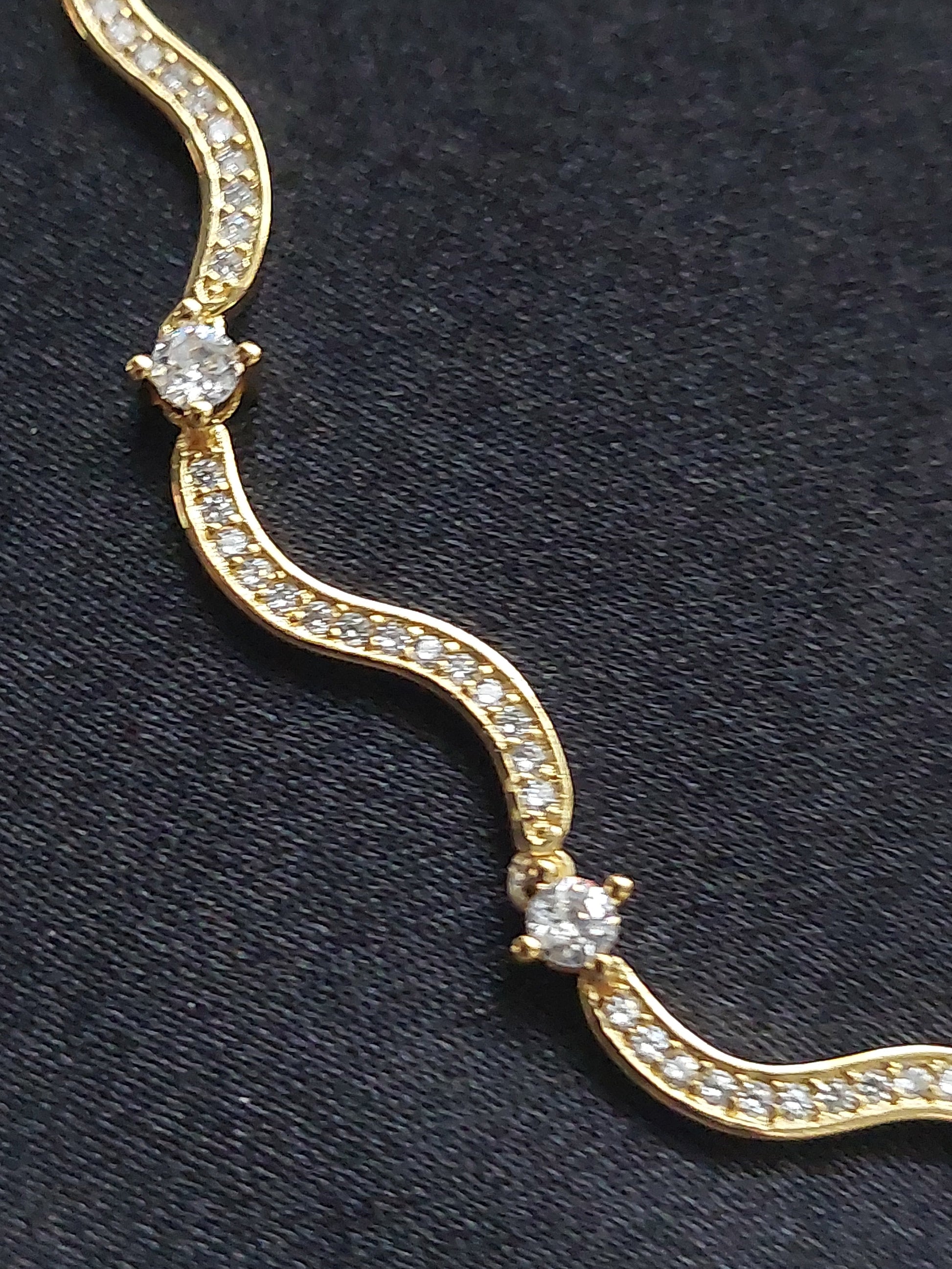 Wavy Chocker Style Necklace Set