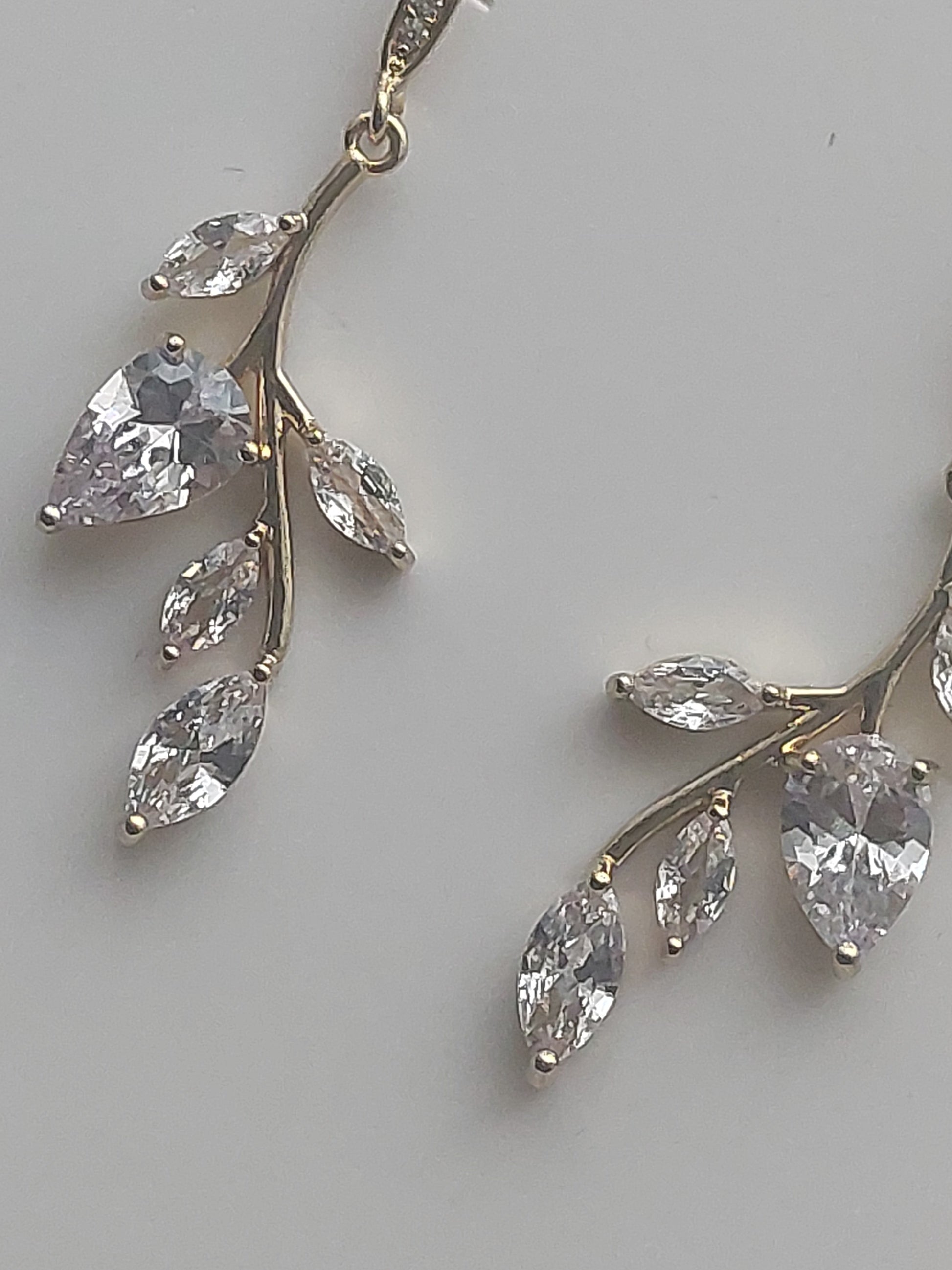 Gold Short Vine Earrings