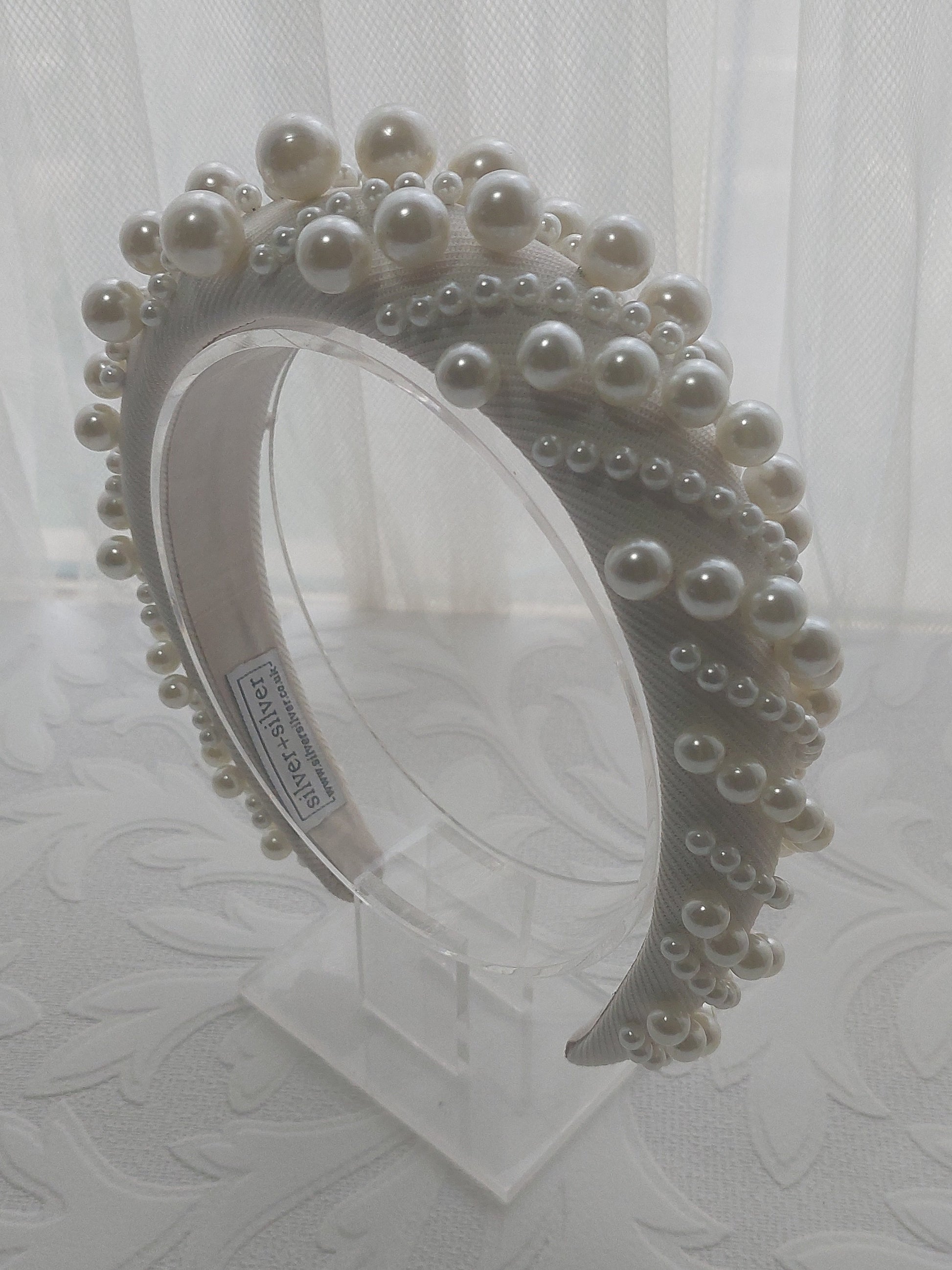 Curved Patterned Pearl Headband