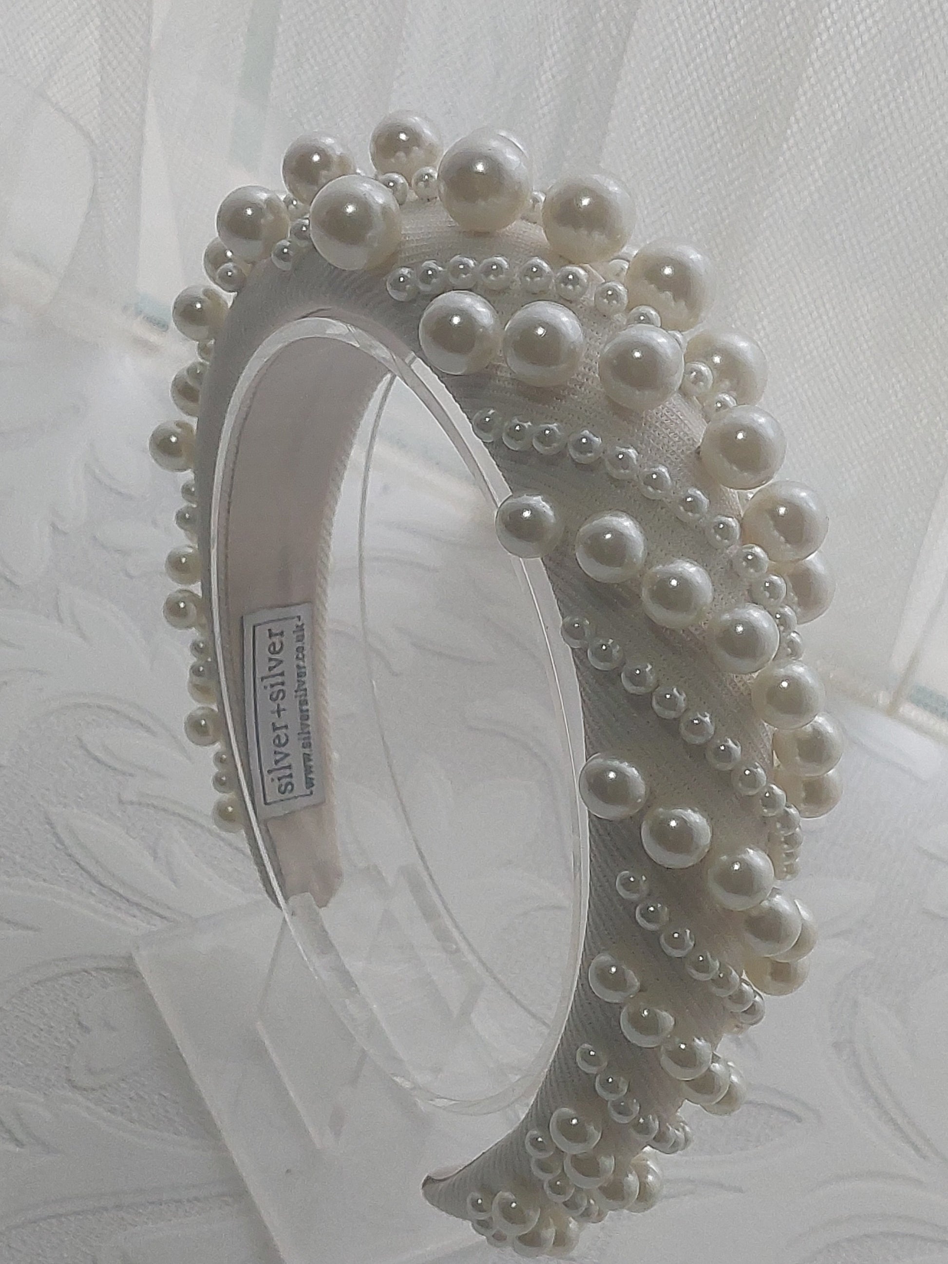 Curved Patterned Pearl Headband