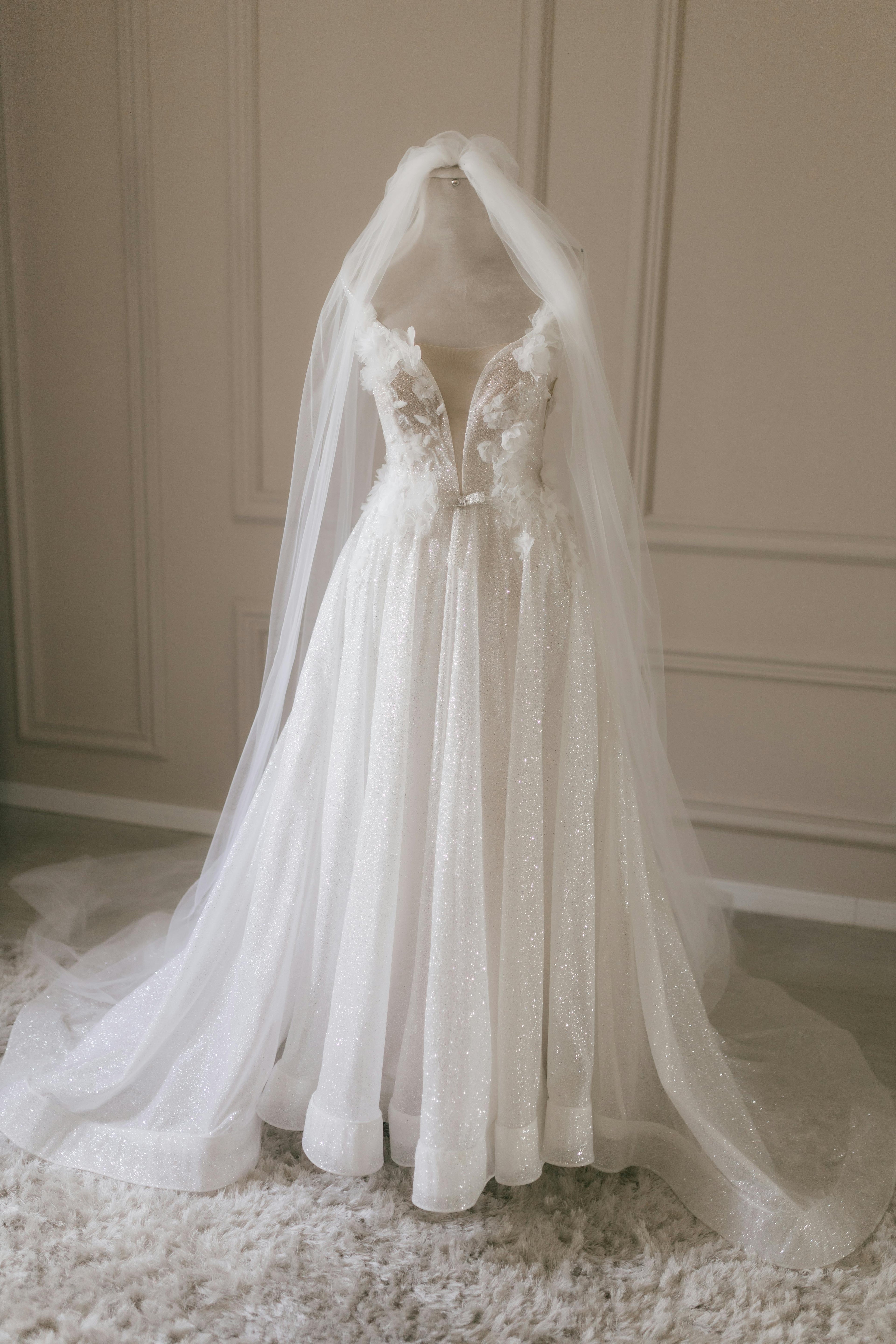 LUXURY WEDDING DAY BRIDAL DRESSER - Ballgown Wedding Dresses