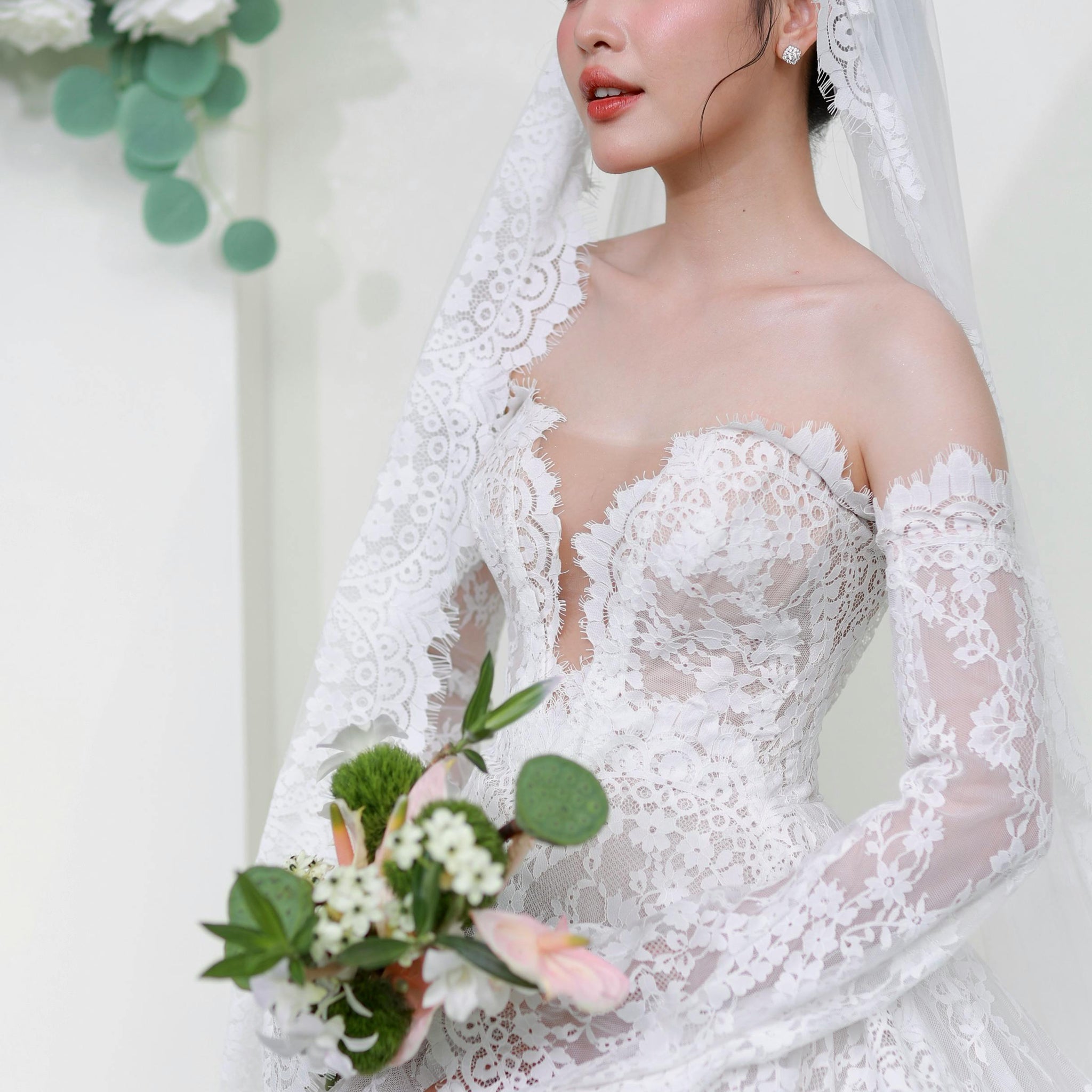 WEDDING DAY BRIDAL DRESSER