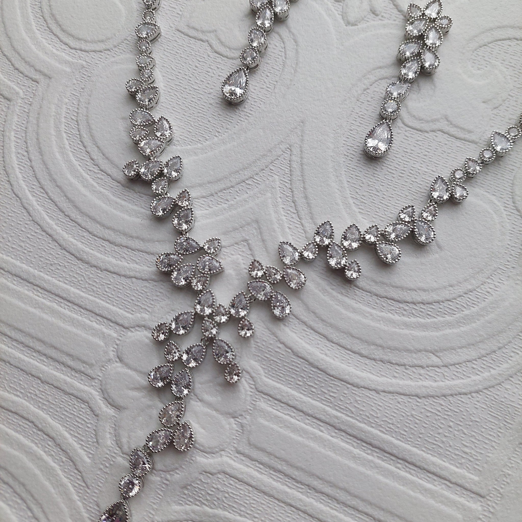 Daisy Crystal Drop Necklace Set