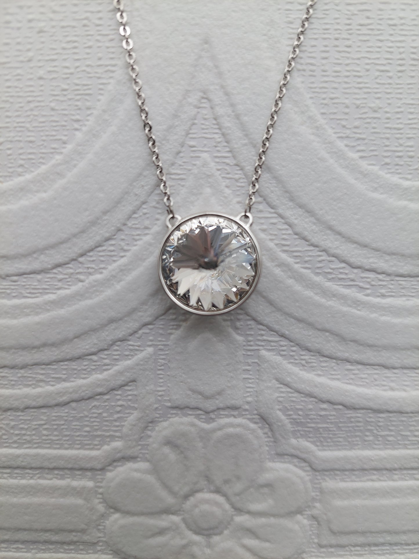 Round Shimmering Crystal Necklace