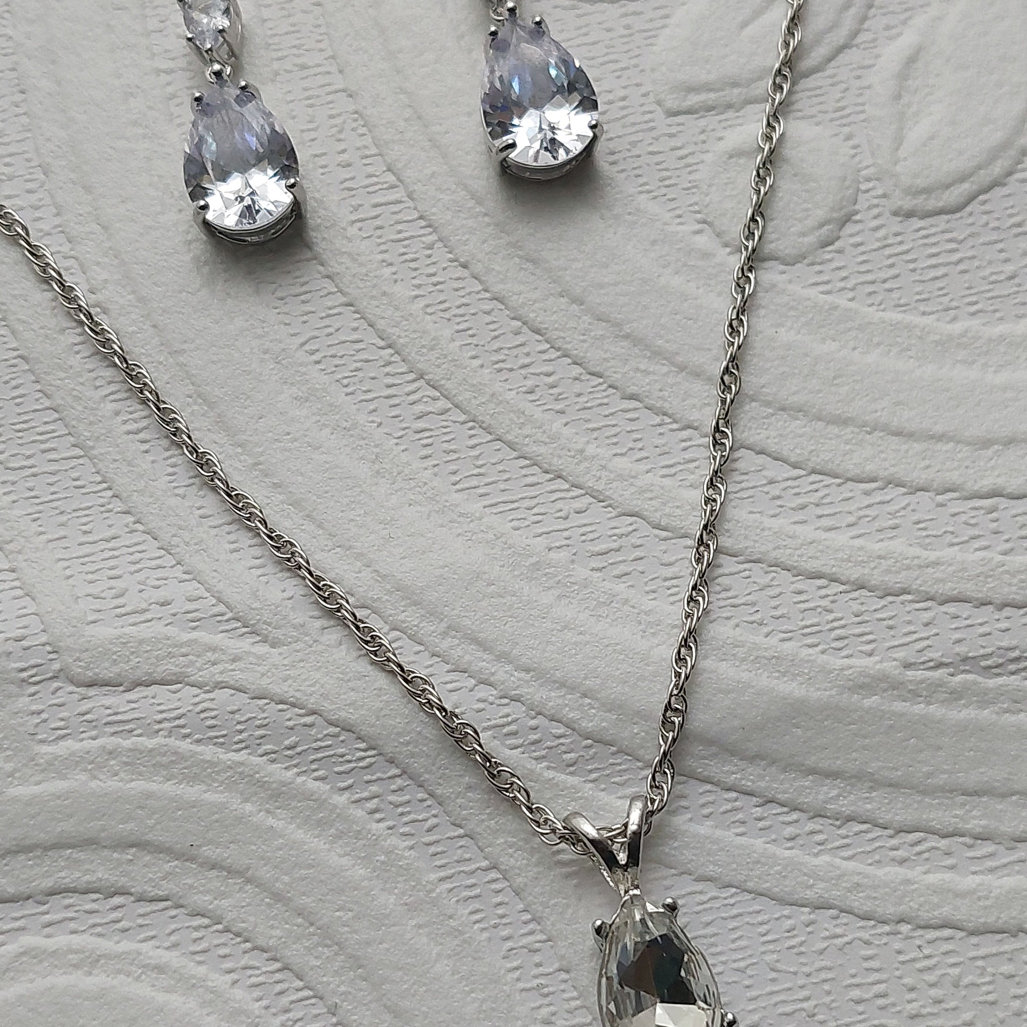 Teardrop Necklace and Earring Set