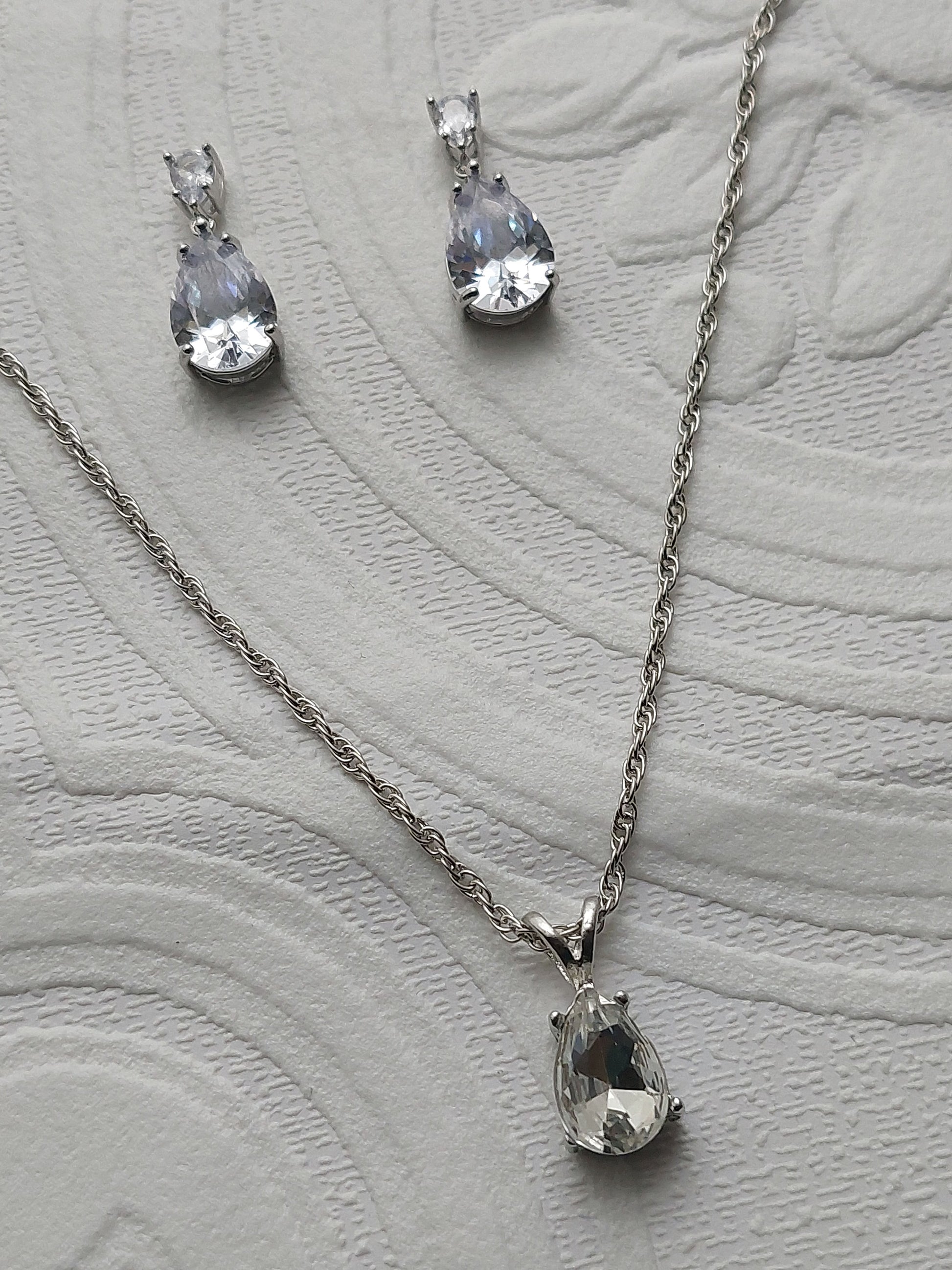 Teardrop Necklace and Earring Set