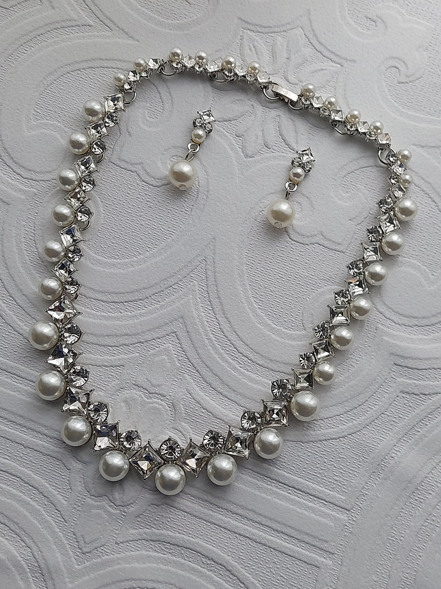 Crystal And Pearl Necklace Set