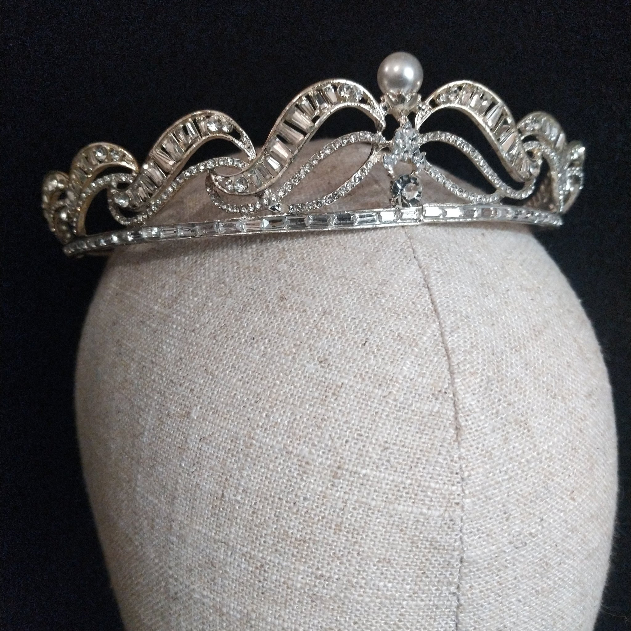 Curved Pearl Tiara