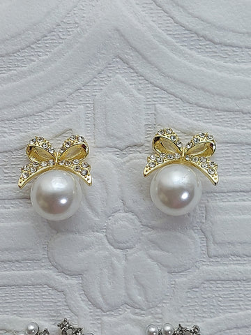 Gold Bow Pearl Stud Earring