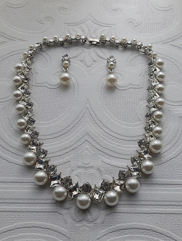 Crystal And Pearl Necklace Set