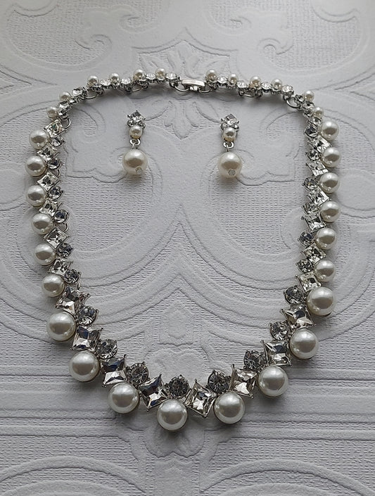 Crystal And Pearl Necklace Set