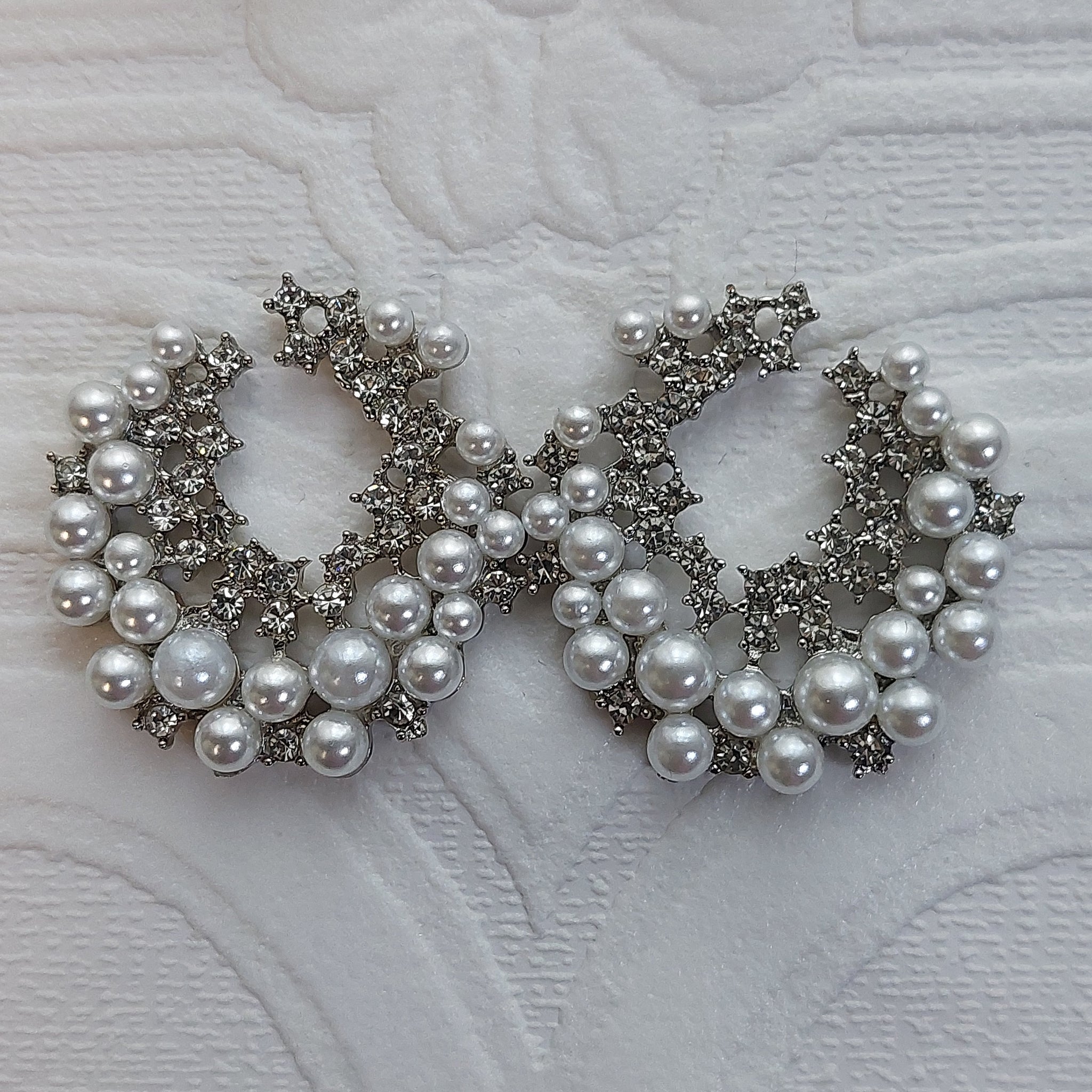 Timeless Pearl and Rhinestone Earrings for Every Wedding Day